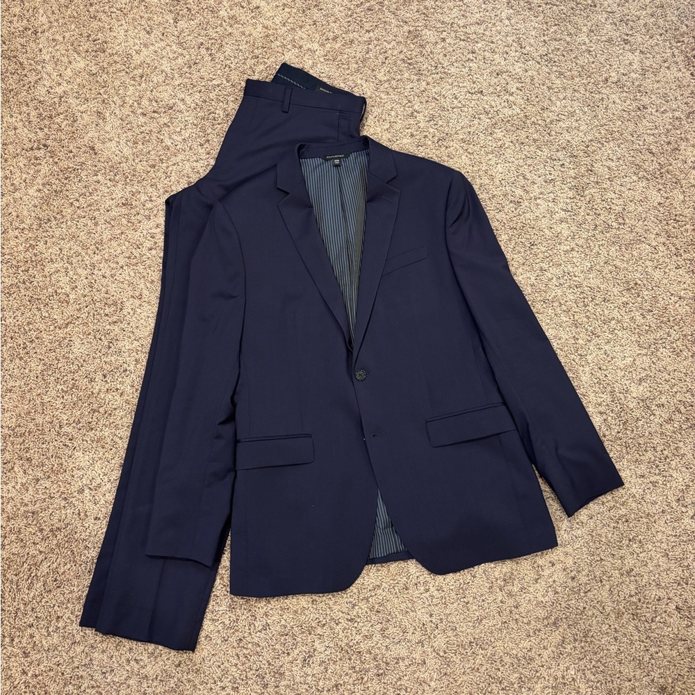 Banana Republic Navy Slim-Fit Suit, Marzotto Italian Wool, 40R, 31x32 Pants